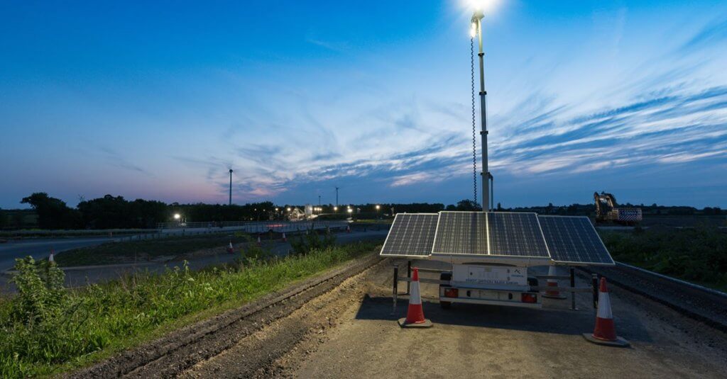 Solar lighting tower for construction site lighting